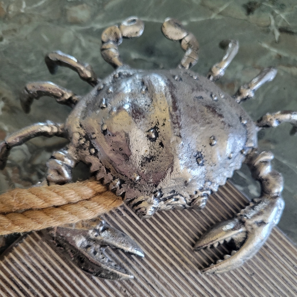 Rustic Crab & Rope Cutting Board Display - Picture 3 of 3